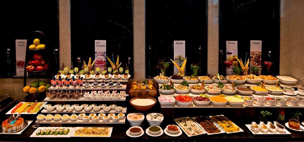 Fortune Jp Palace, Mysore - Member Itc Hotels' Group Restaurant foto A buffet at a hotel