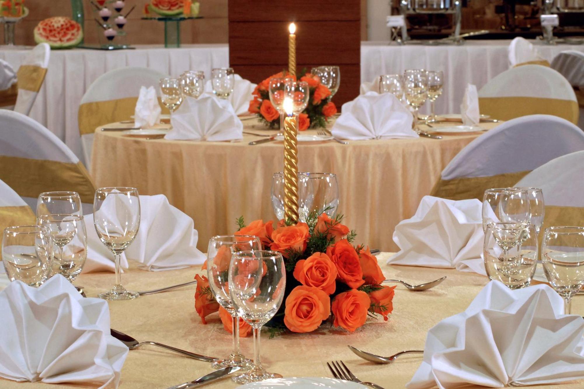 Fortune Jp Palace, Mysore - Member Itc Hotels' Group Exterior foto A table set for a formal dinner