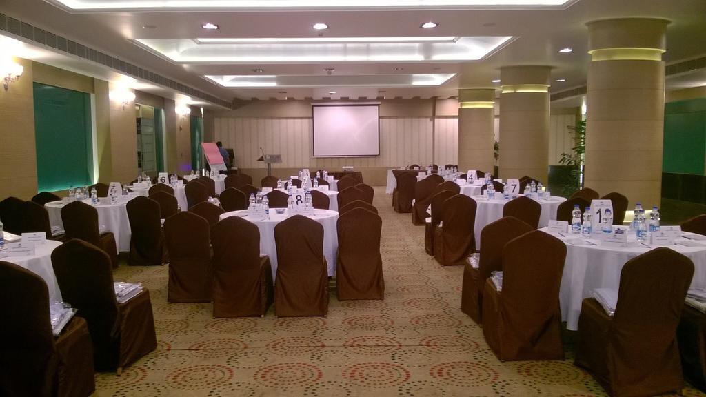 Fortune Jp Palace, Mysore - Member Itc Hotels' Group Exterior foto A meeting room at a hotel